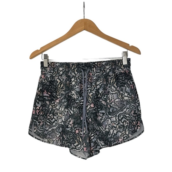 Athleta Crossroads Shorts in Sumo Marble - Picture 1 of 9